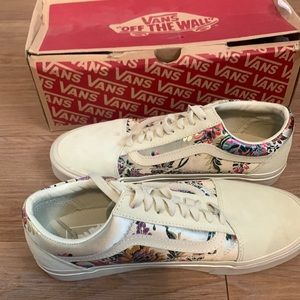 Vans embroidered womens 8.5. Gently worn